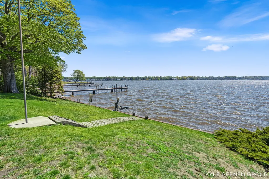 1418 Waukazoo Drive Park Township MI 49424