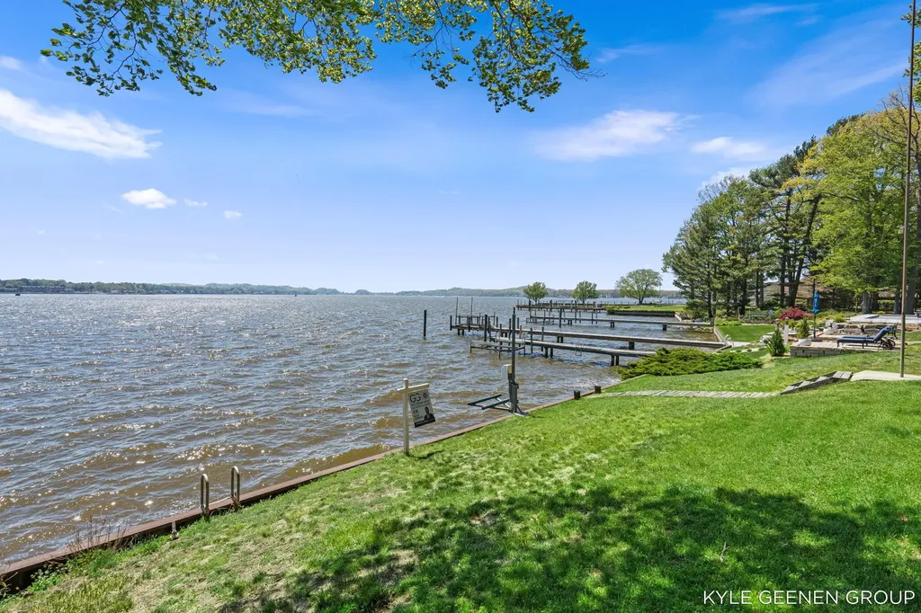 1418 Waukazoo Drive Park Township MI 49424