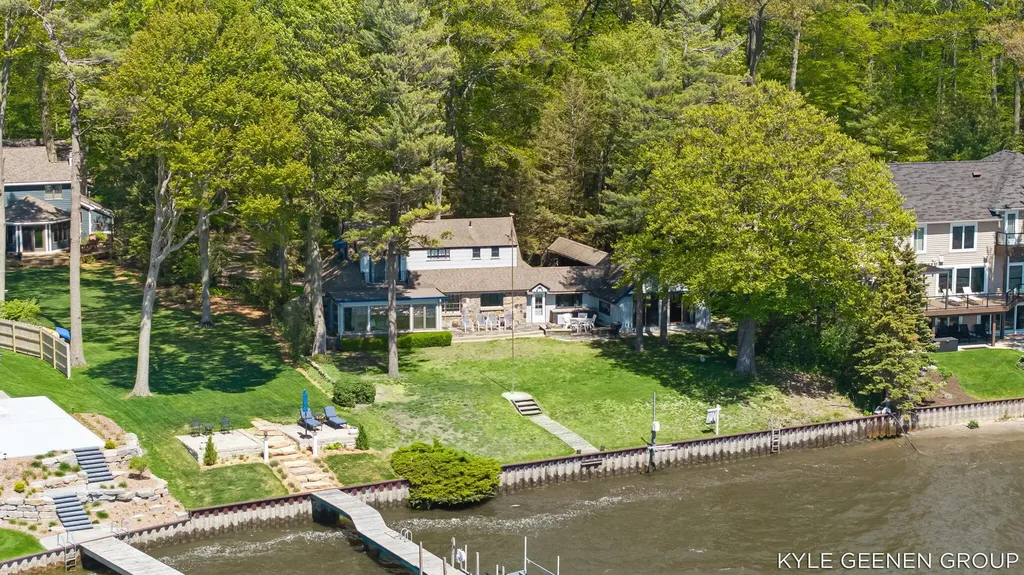 1418 Waukazoo Drive Park Township MI 49424