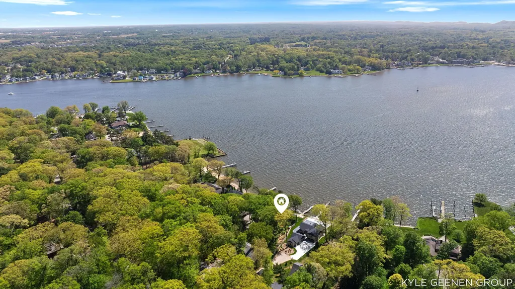 1418 Waukazoo Drive Park Township MI 49424
