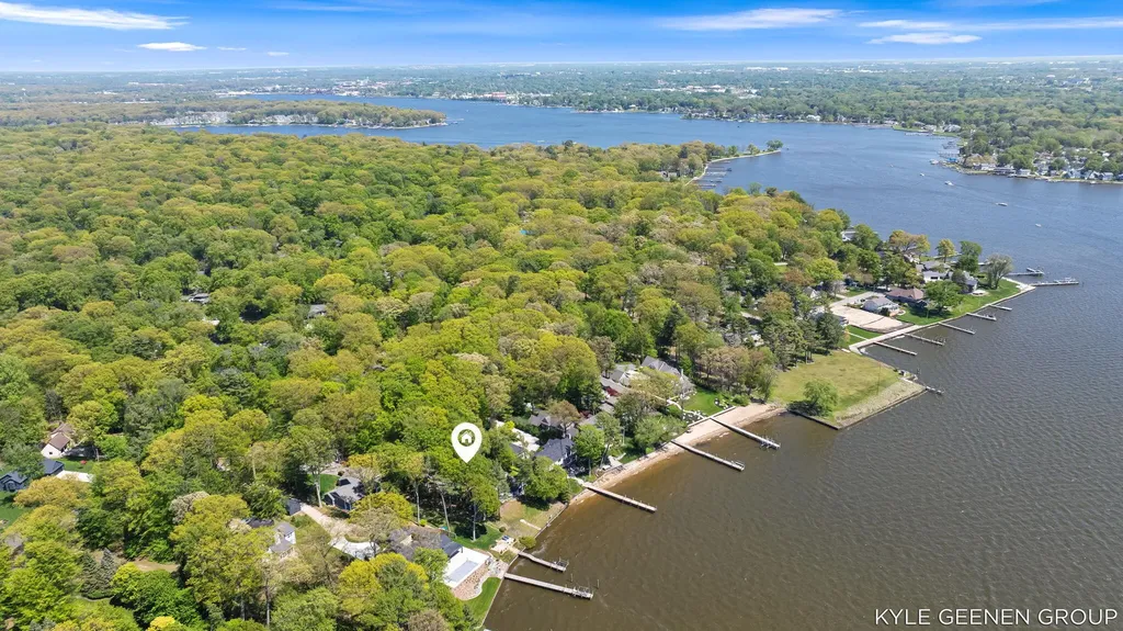 1418 Waukazoo Drive Park Township MI 49424