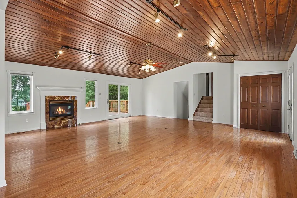 15378 Mcleans Spring Lake Township MI 49456