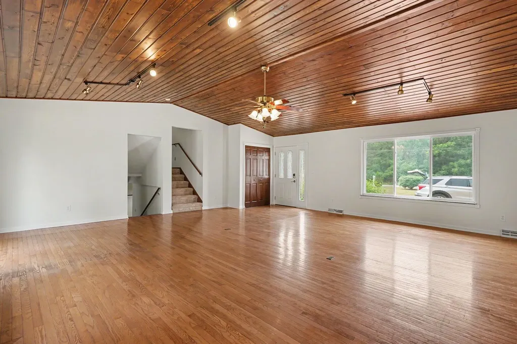 15378 Mcleans Spring Lake Township MI 49456