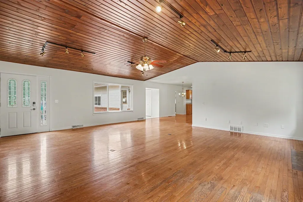 15378 Mcleans Spring Lake Township MI 49456