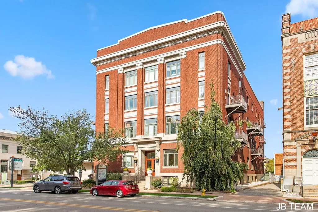 17 W 10th Street Holland City MI 49423