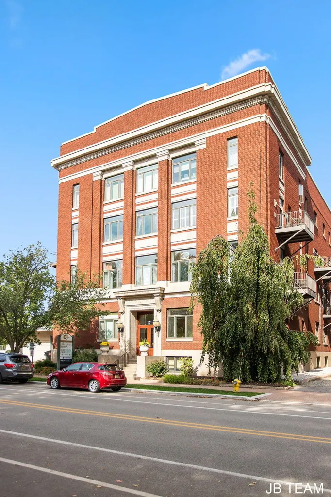 17 W 10th Street Holland City MI 49423