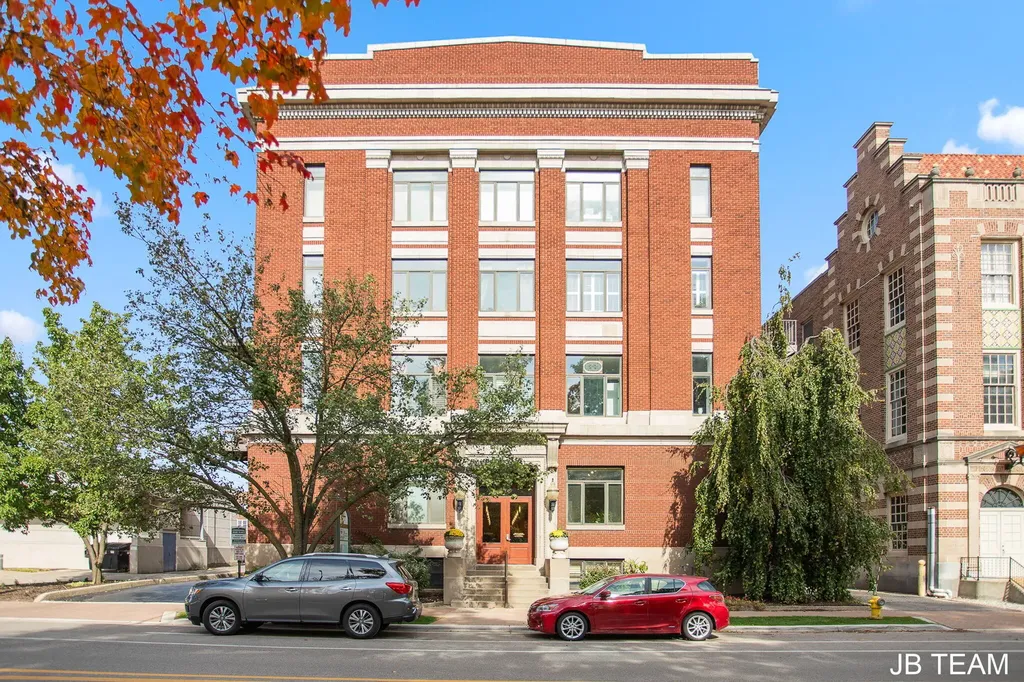 17 W 10th Street Holland City MI 49423