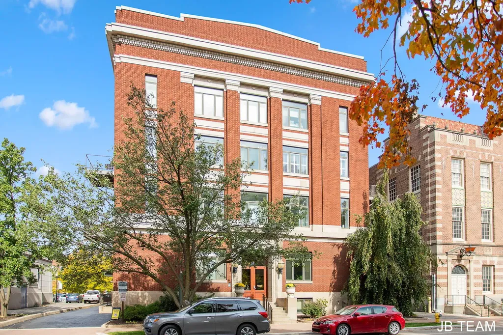 17 W 10th Street Holland City MI 49423