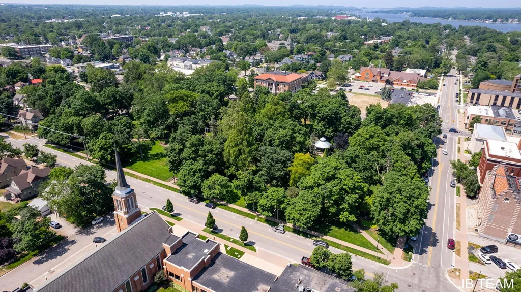 17 W 10th Street Holland City MI 49423