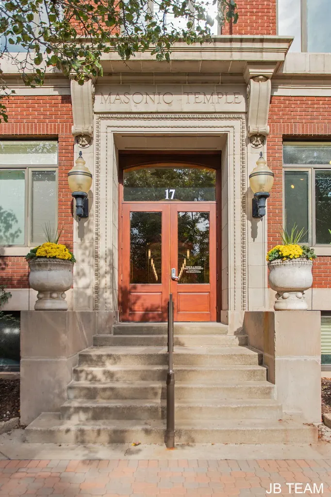 17 W 10th Street Holland City MI 49423