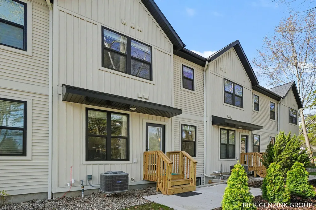 1993 N Shorewood Lane Park Township MI 49423
