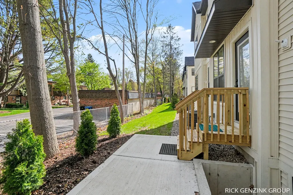1993 N Shorewood Lane Park Township MI 49423
