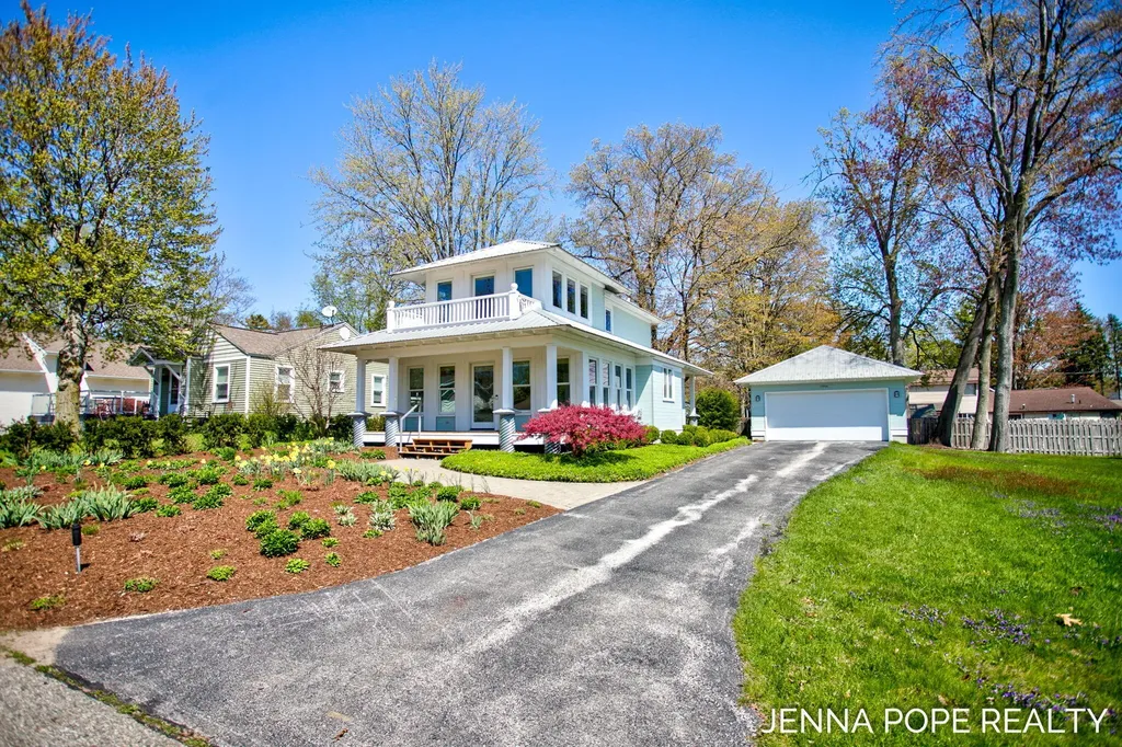 17554 Grand River Avenue Ferrysburg City MI 49456