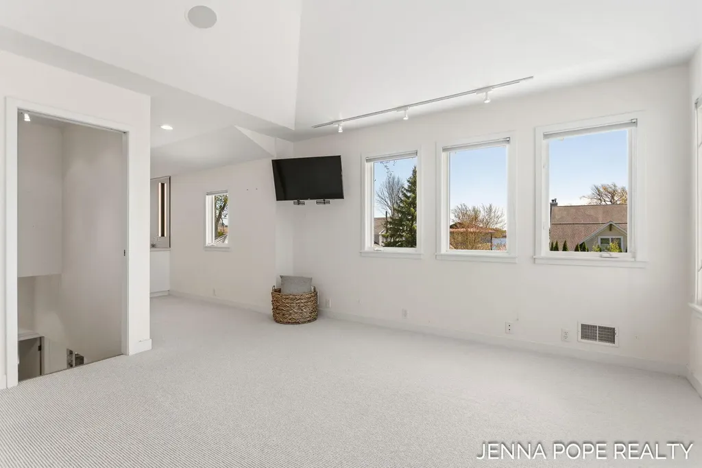 17554 Grand River Avenue Ferrysburg City MI 49456