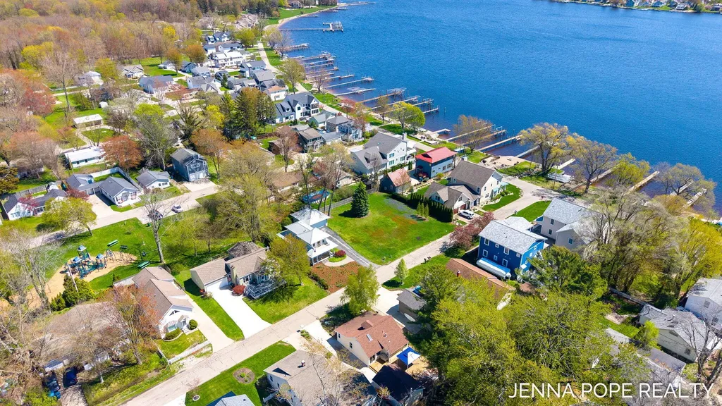 17554 Grand River Avenue Ferrysburg City MI 49456