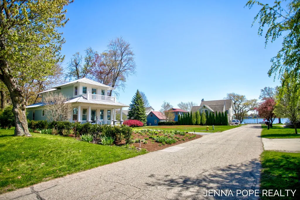 17554 Grand River Avenue Ferrysburg City MI 49456
