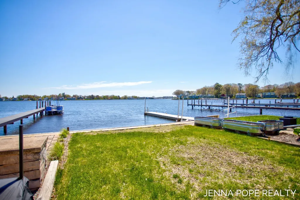 17554 Grand River Avenue Ferrysburg City MI 49456
