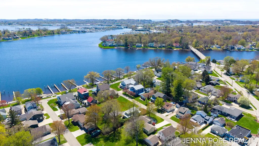 17554 Grand River Avenue Ferrysburg City MI 49456