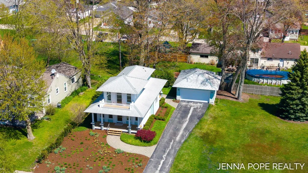 17554 Grand River Avenue Ferrysburg City MI 49456