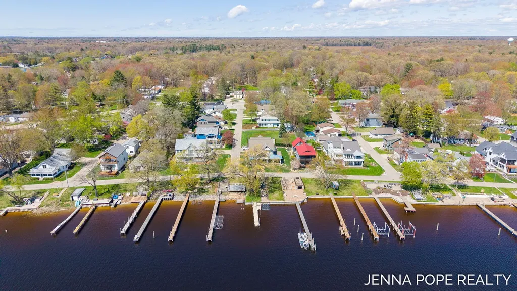 17554 Grand River Avenue Ferrysburg City MI 49456