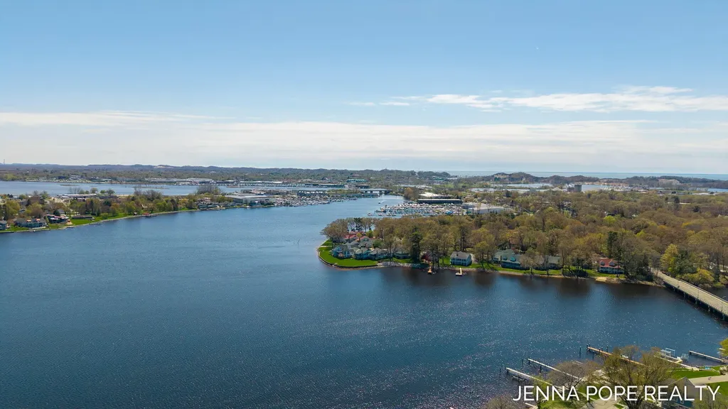 17554 Grand River Avenue Ferrysburg City MI 49456