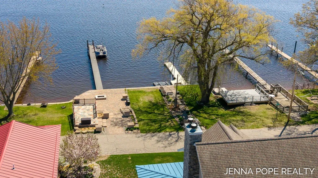 17554 Grand River Avenue Ferrysburg City MI 49456