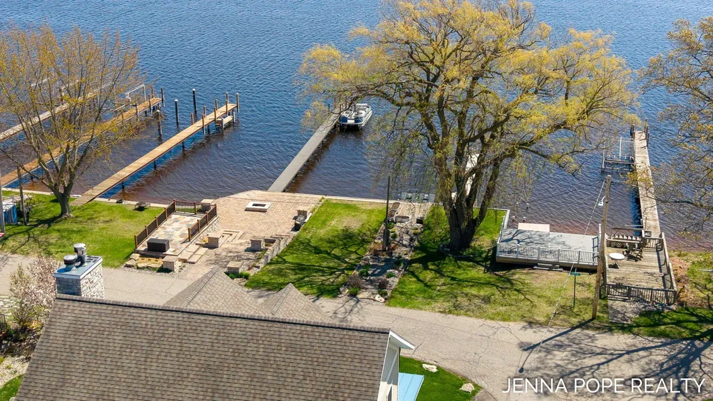 17554 Grand River Avenue Ferrysburg City MI 49456
