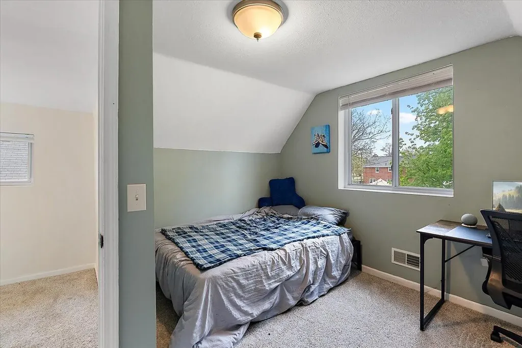 1129 Sanford Street Muskegon City MI 49441