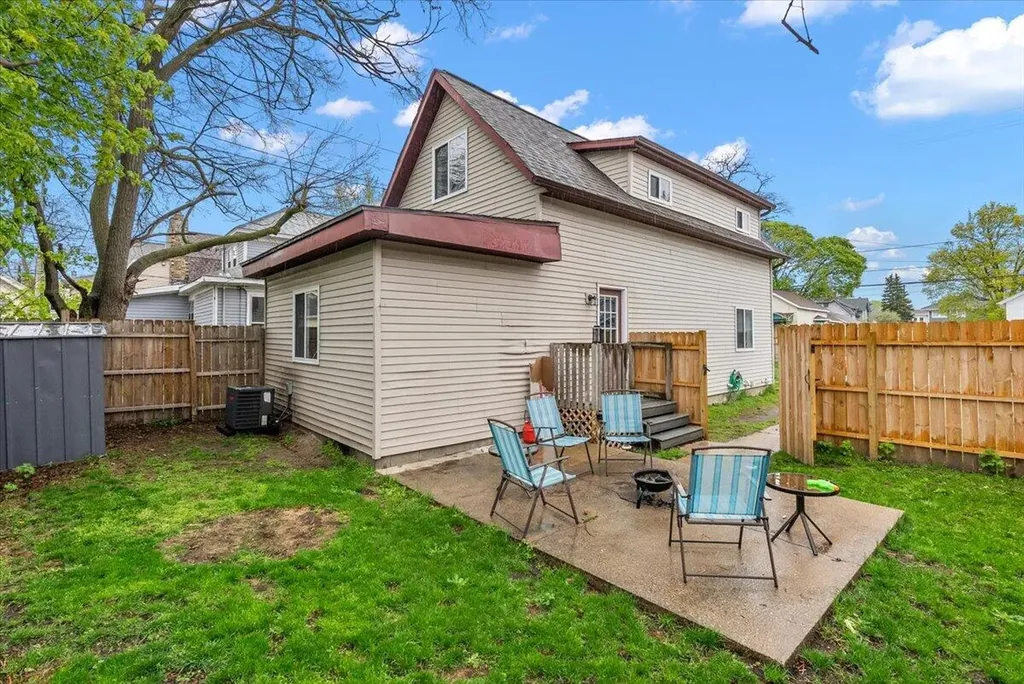 1129 Sanford Street Muskegon City MI 49441