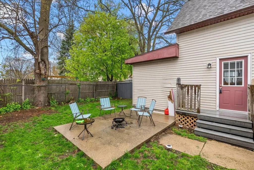 1129 Sanford Street Muskegon City MI 49441
