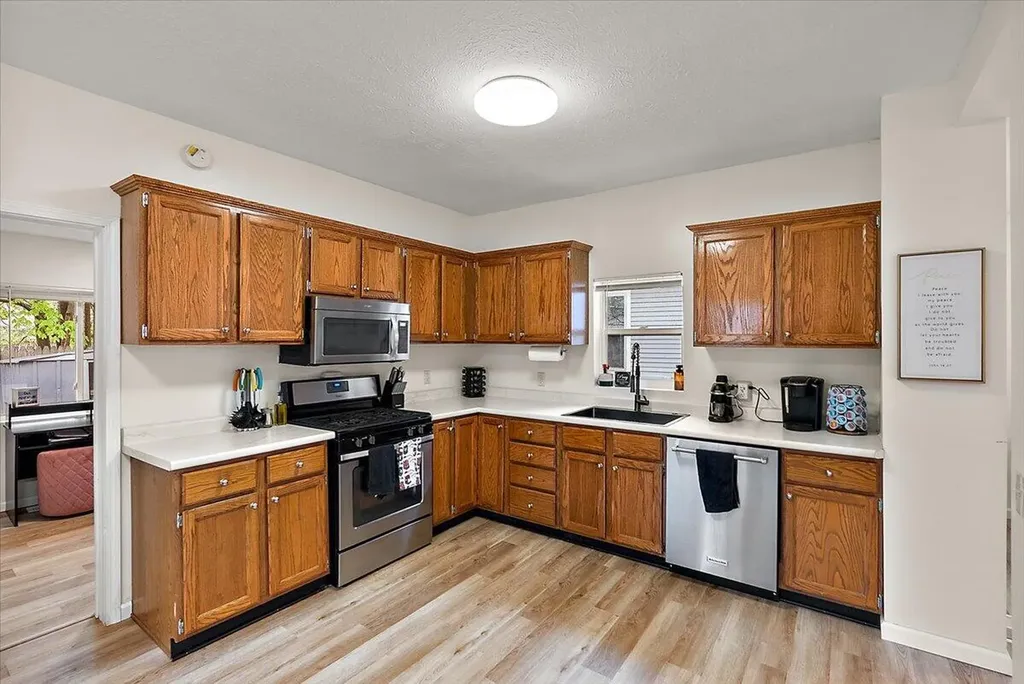 1129 Sanford Street Muskegon City MI 49441