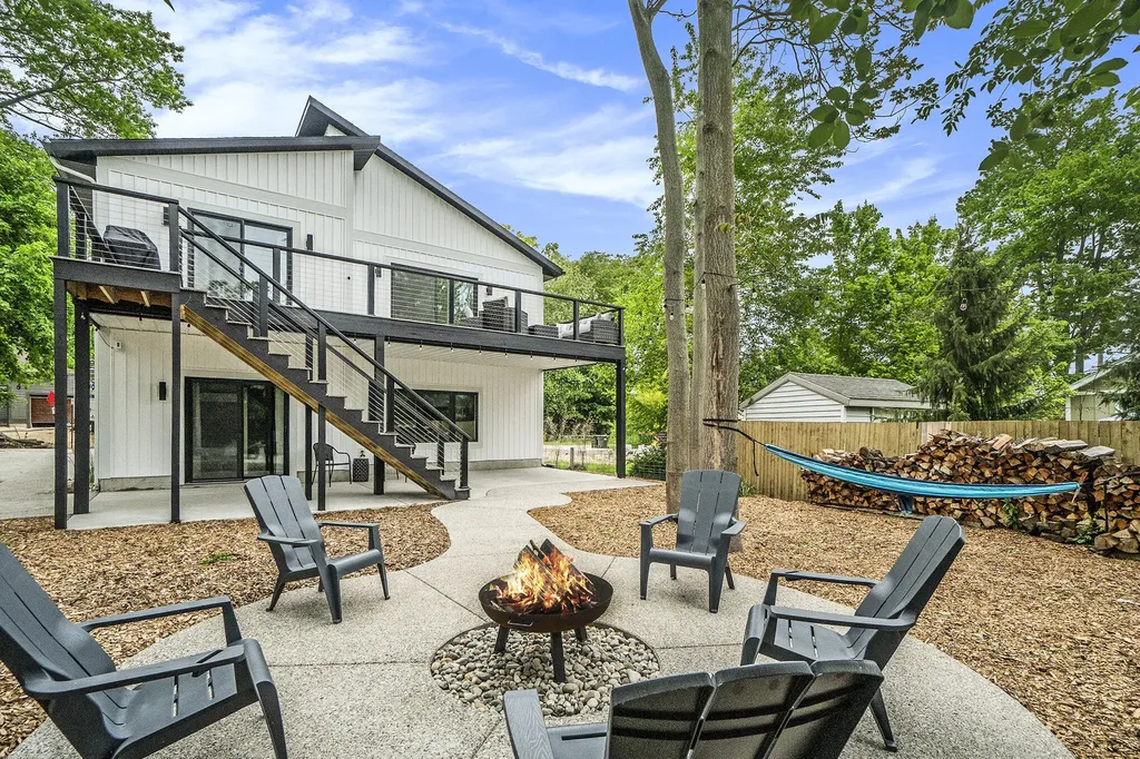 3220 Lakeshore Drive Muskegon City MI 49441