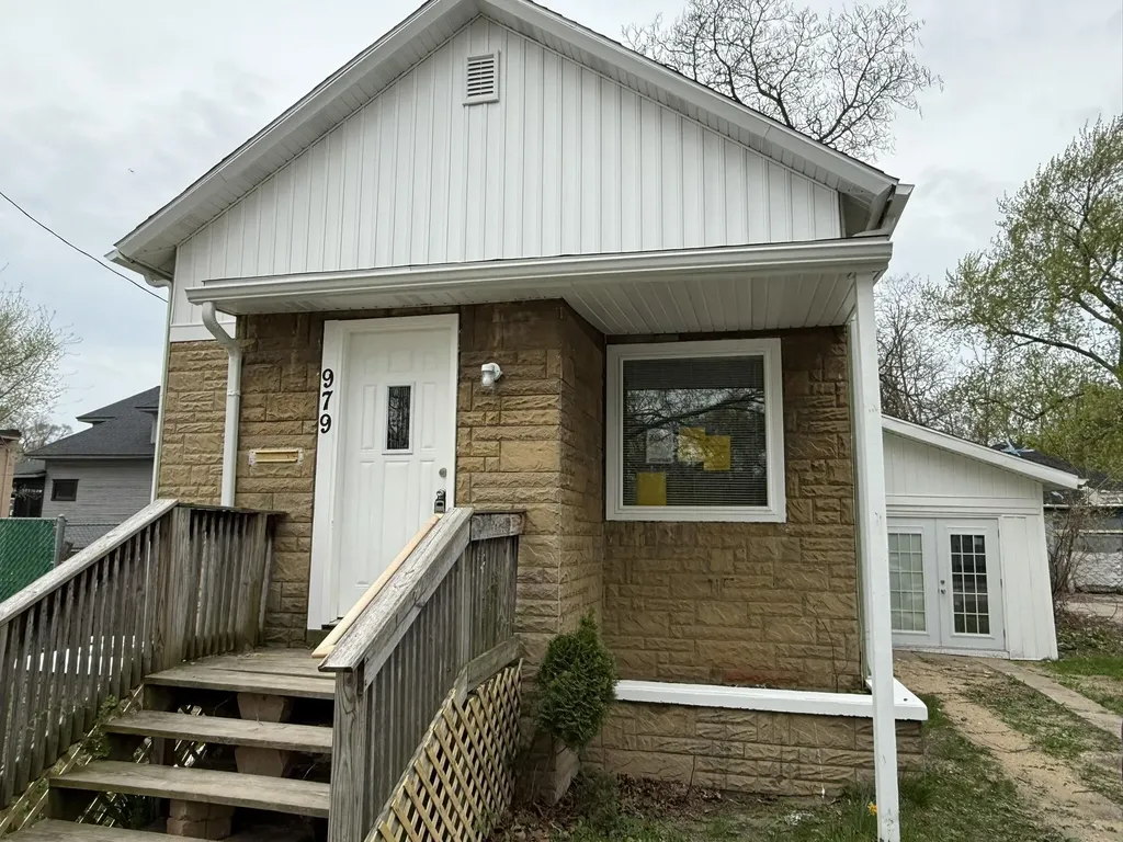 979 Scott Street Muskegon City MI 49442