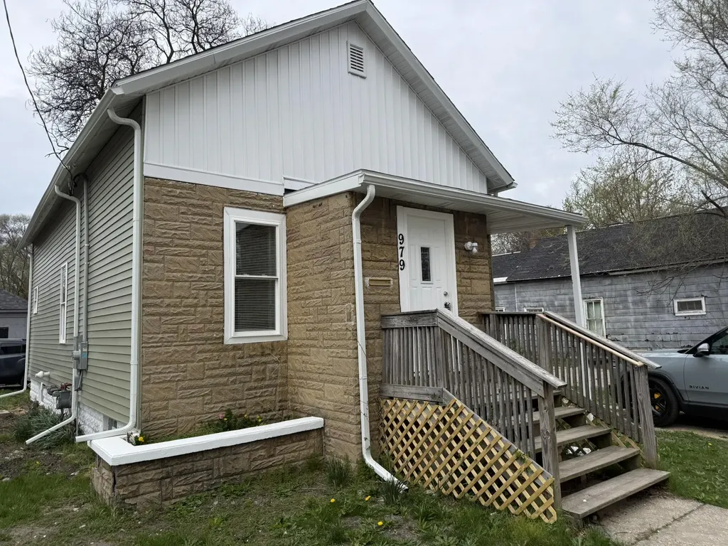 979 Scott Street Muskegon City MI 49442