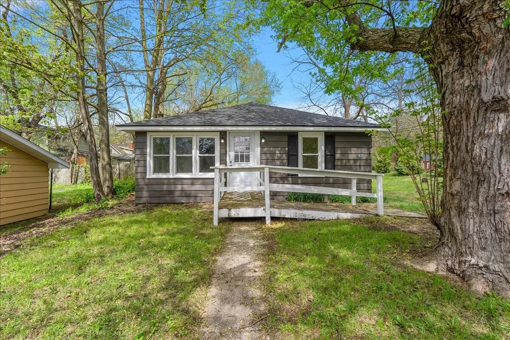 47 Wayne Street Allegan City MI 49010