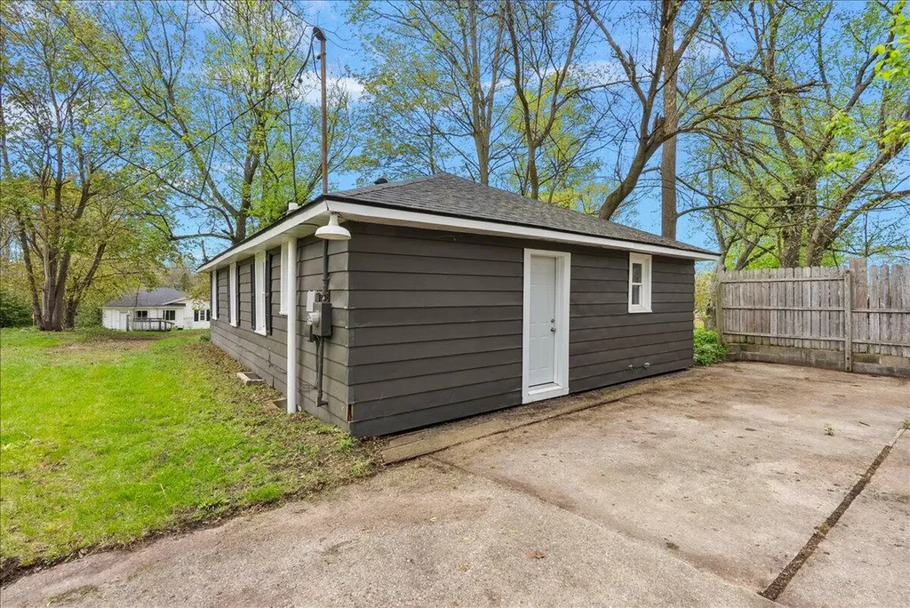47 Wayne Street Allegan City MI 49010