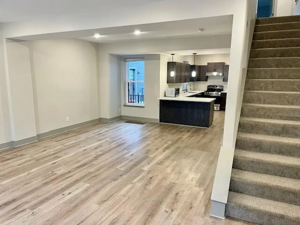328 Maple Avenue Holland City MI 49423