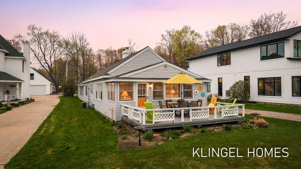 16527 Lakeview Street Ferrysburg City MI 49456