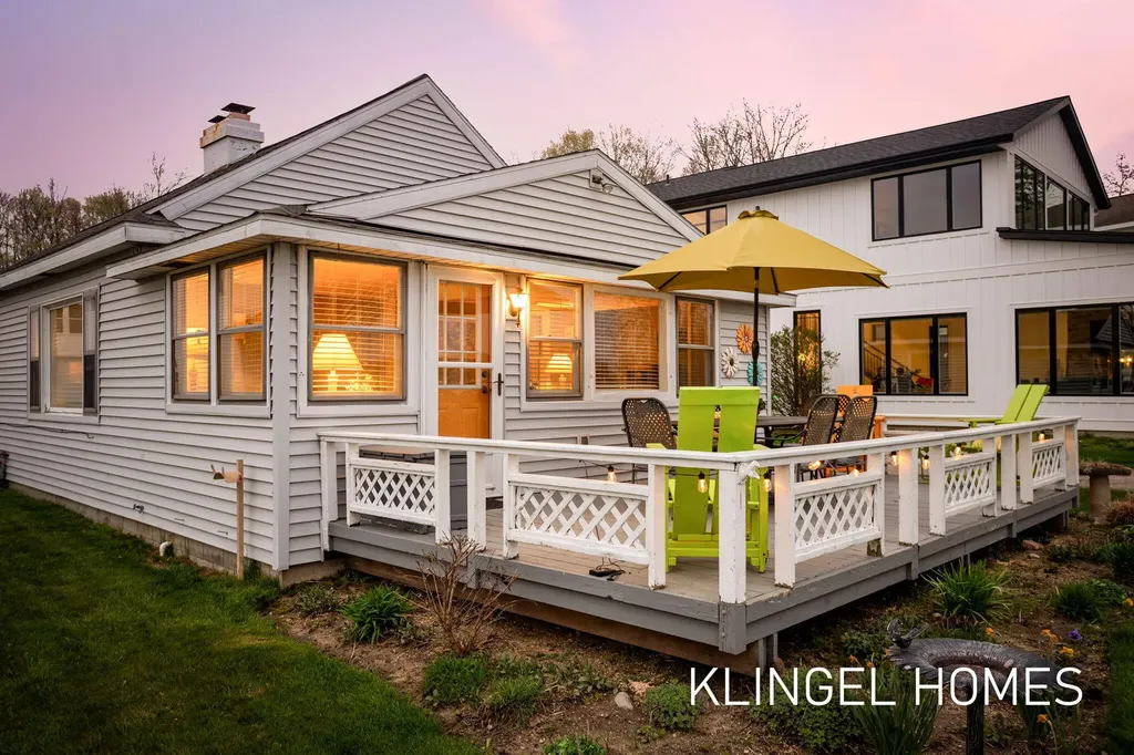 16527 Lakeview Street Ferrysburg City MI 49456