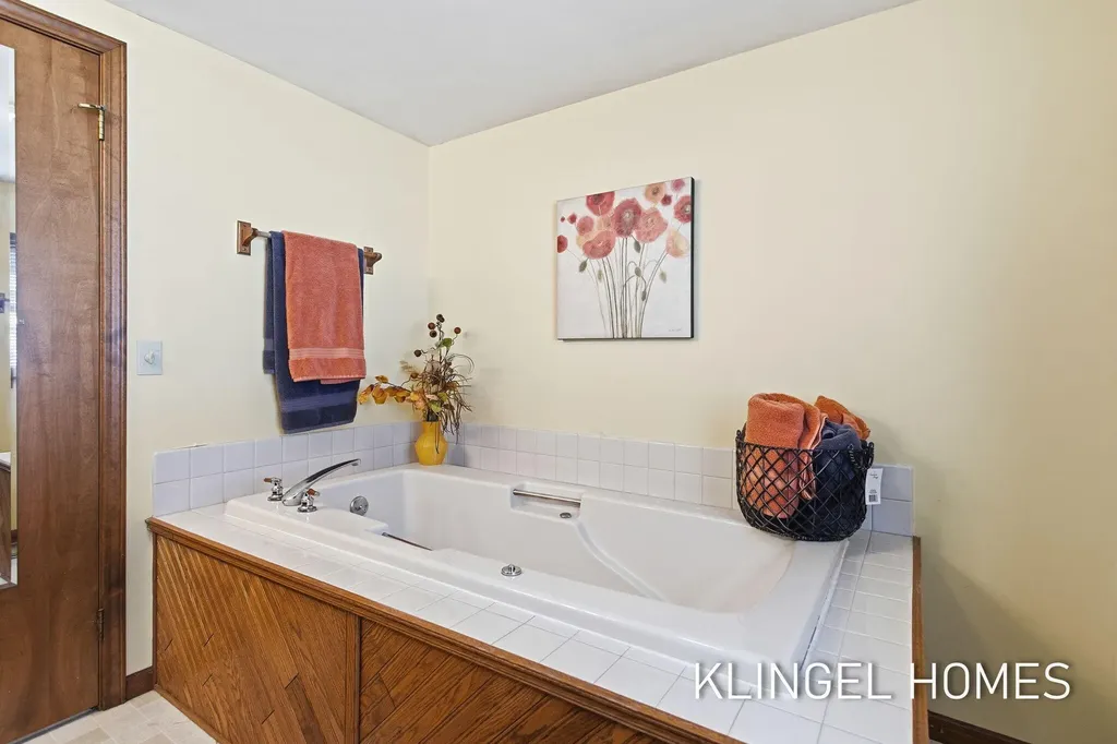 16527 Lakeview Street Ferrysburg City MI 49456