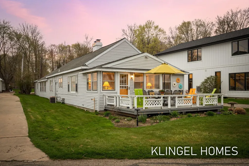 16527 Lakeview Street Ferrysburg City MI 49456