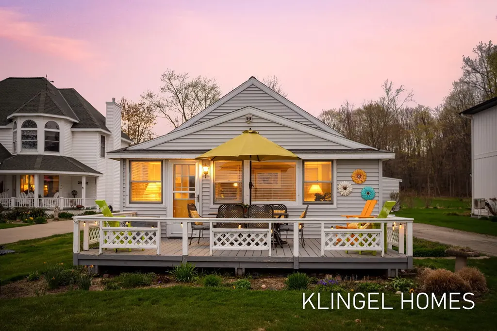 16527 Lakeview Street Ferrysburg City MI 49456