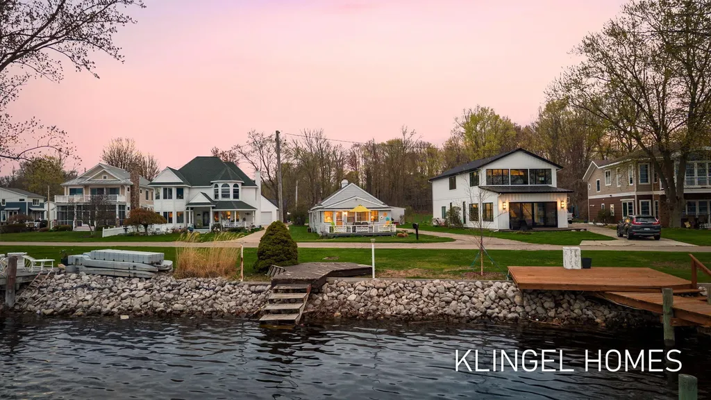 16527 Lakeview Street Ferrysburg City MI 49456