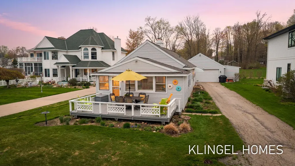 16527 Lakeview Street Ferrysburg City MI 49456