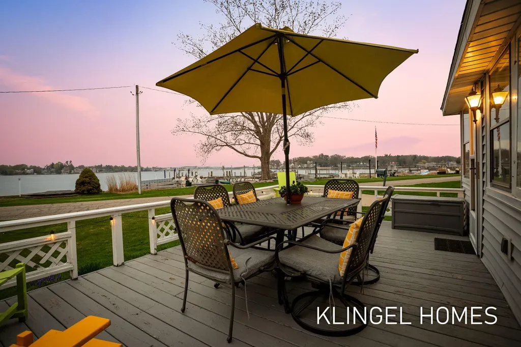 16527 Lakeview Street Ferrysburg City MI 49456