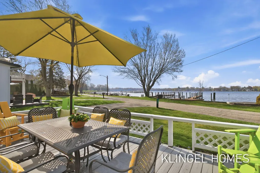 16527 Lakeview Street Ferrysburg City MI 49456