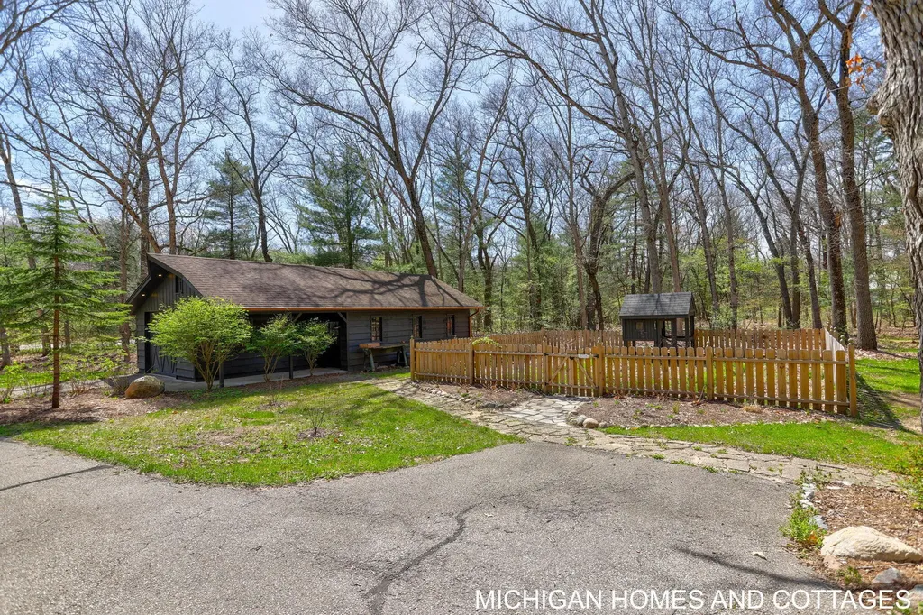 4303 132nd Avenue Heath Township MI 49419