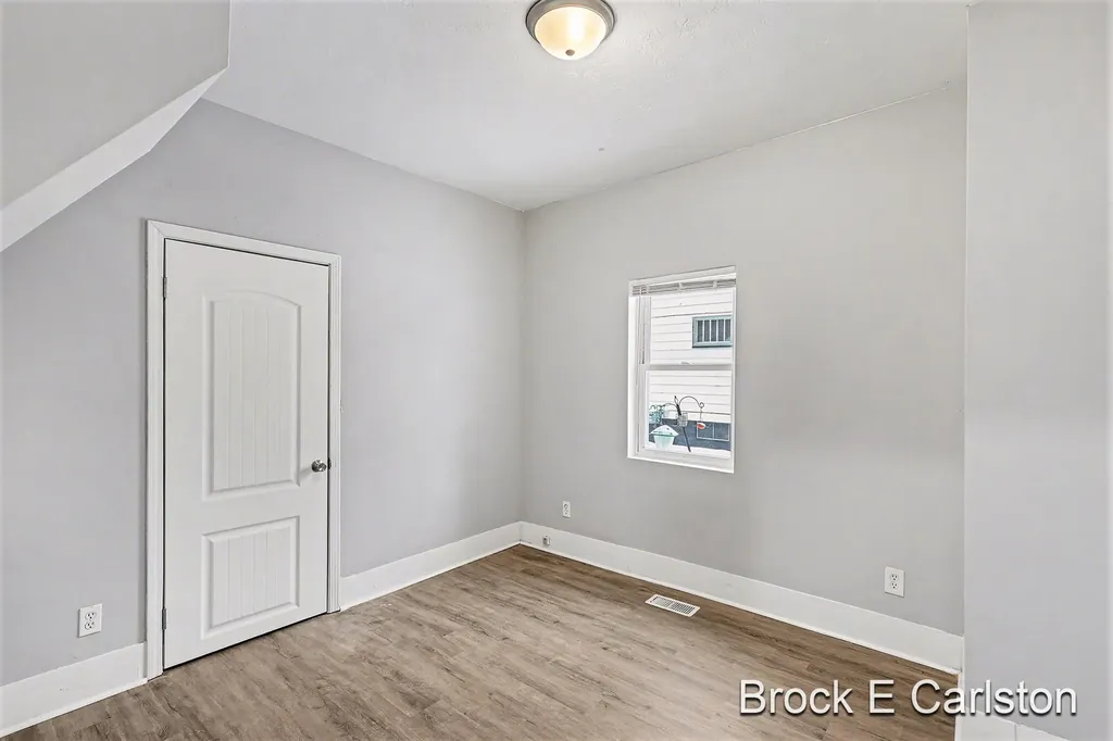 1157 W Dale Avenue Muskegon City MI 49441