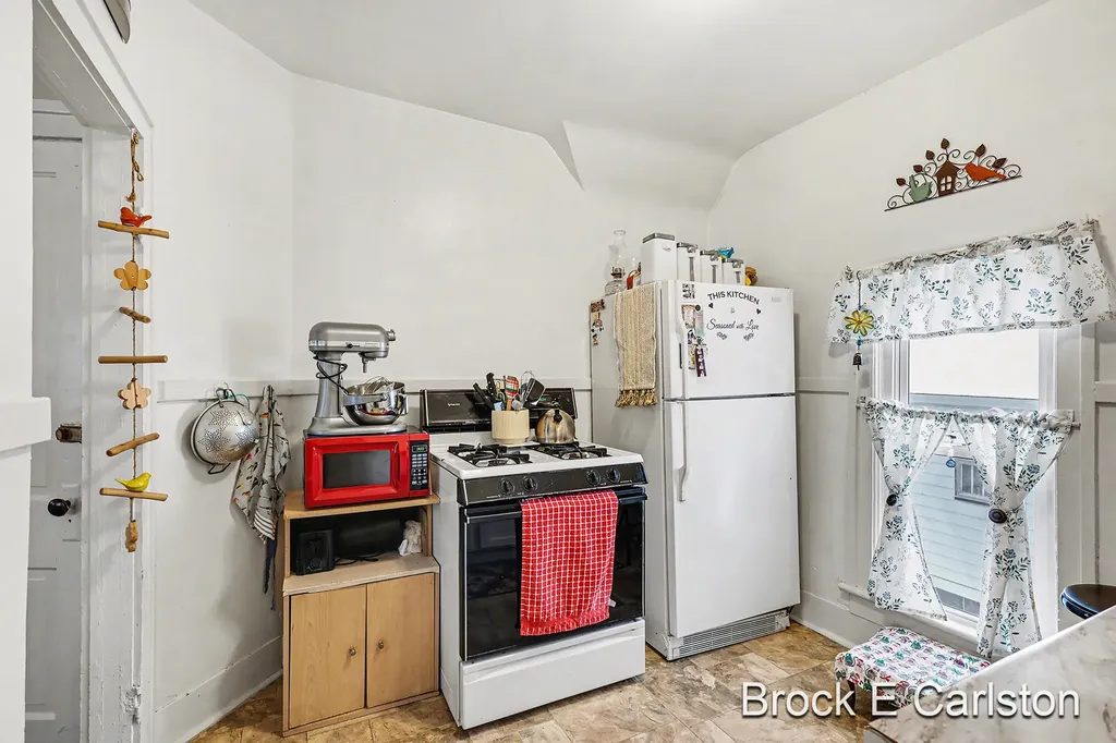 1157 W Dale Avenue Muskegon City MI 49441