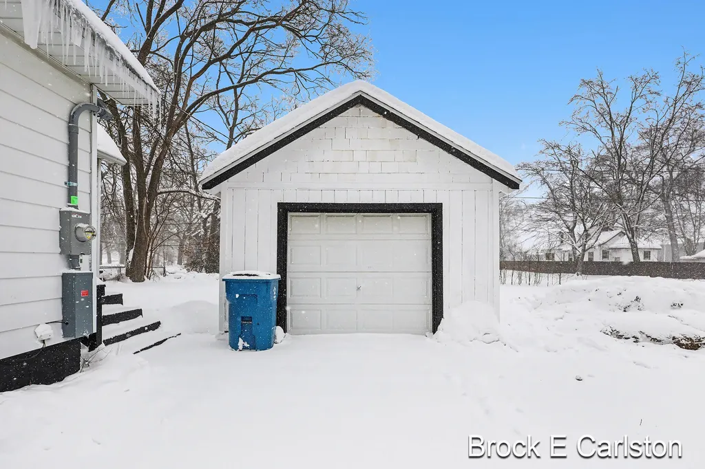 2614 Riordan Street Muskegon Heights City MI 49444